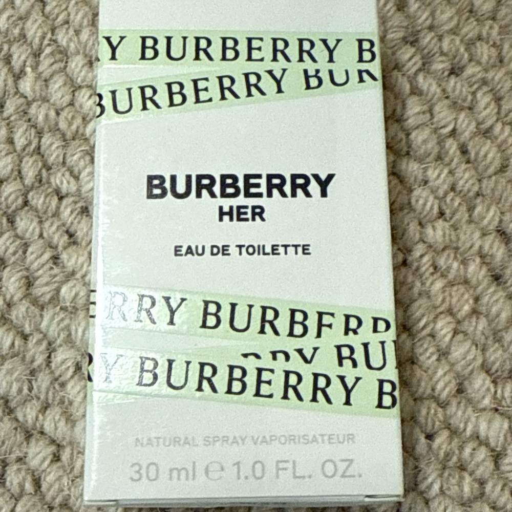 Burberry Her Eau de Toilette in White and Green